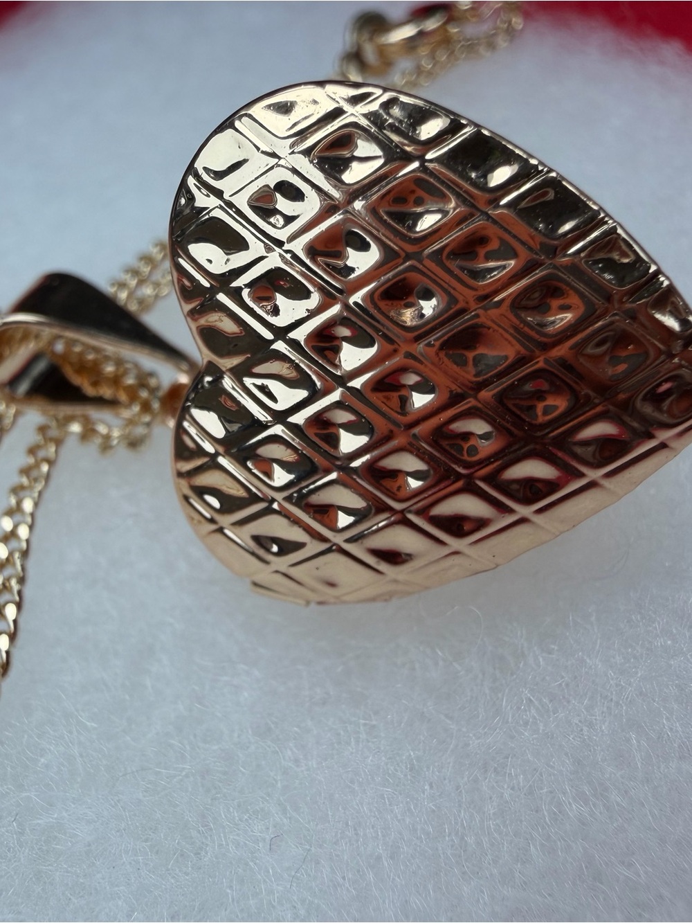 Gold Heart Pendant Necklace - Elegant Quilted Design open close picture holder
